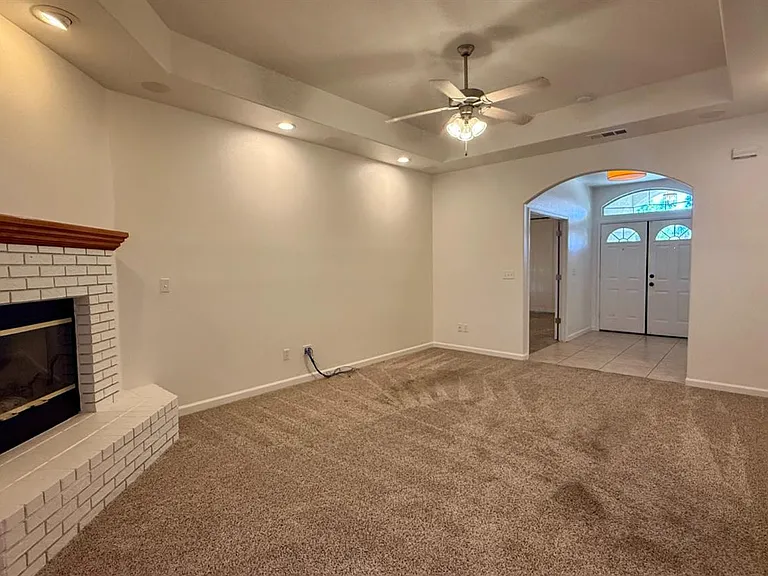 1548 W Hampton Cir — Photo 6