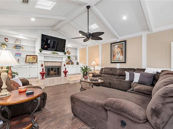 5th image of 1326 Lyndhurst Dr