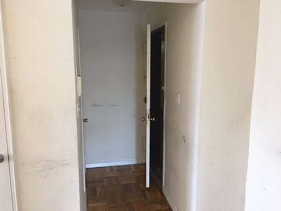 2nd image of 250 E 29th St APT 1J