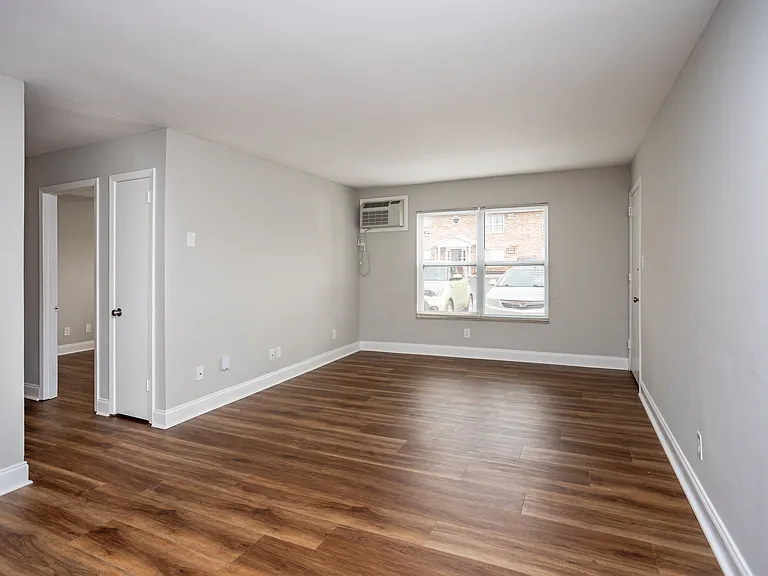 Creek Ridge Apartments — Photo 11