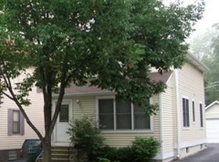 977 N McKinley Rd, Lake Forest, IL 60045