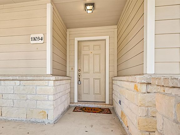 4th image of 11034 Knobbley Oak Ct