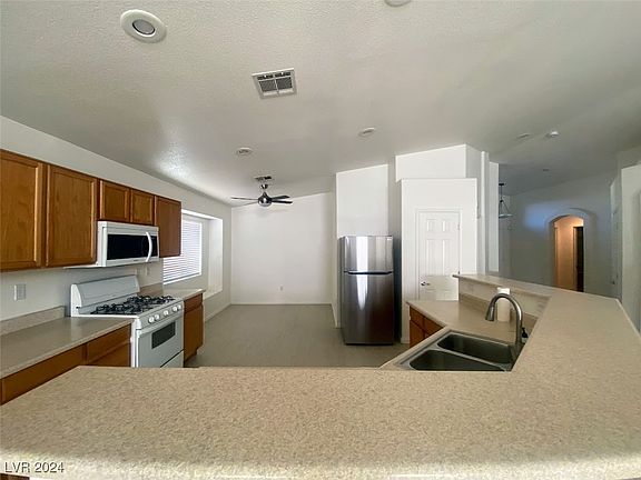 4th image of 5541 Colorado Breeze Way