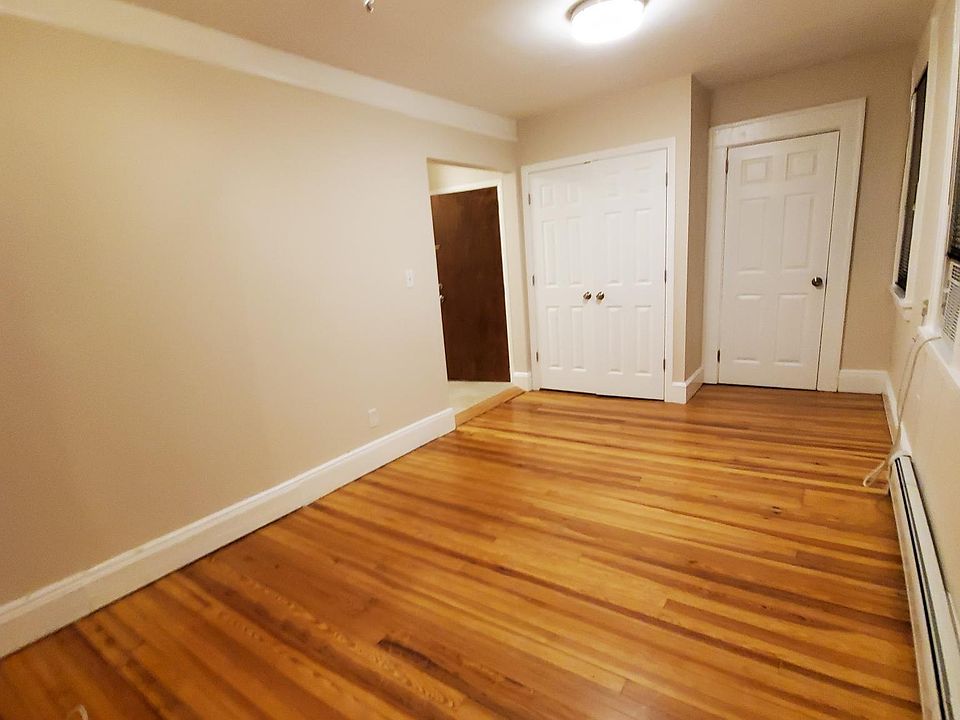 Living Room with ceiling fan