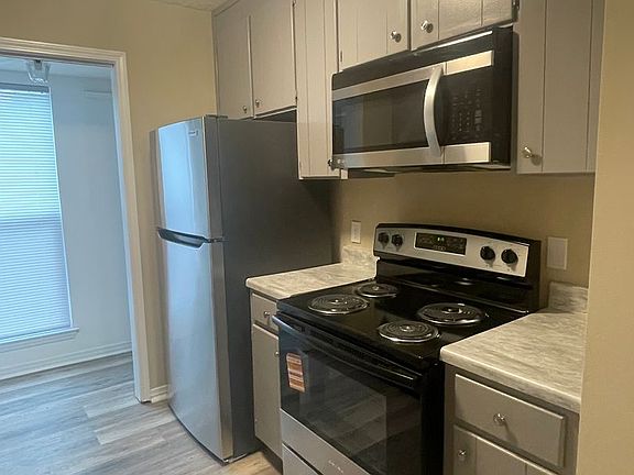 4th image of 531 Amquiwood Ct