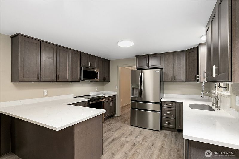 5th image of 9902 274th Street E
