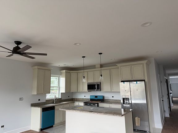 3rd image of 2821 W Walnut St #1