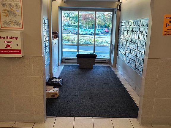 5th image of 900 Dynes Rd #706