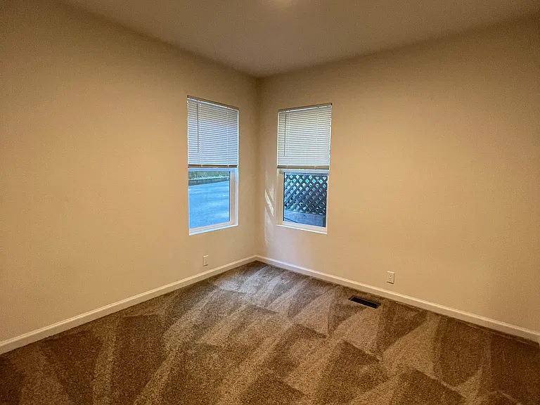 14860 River Rd #10 — Photo 9