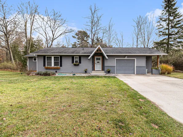950 N Meadowbrook Rd, White Cloud, MI 49349