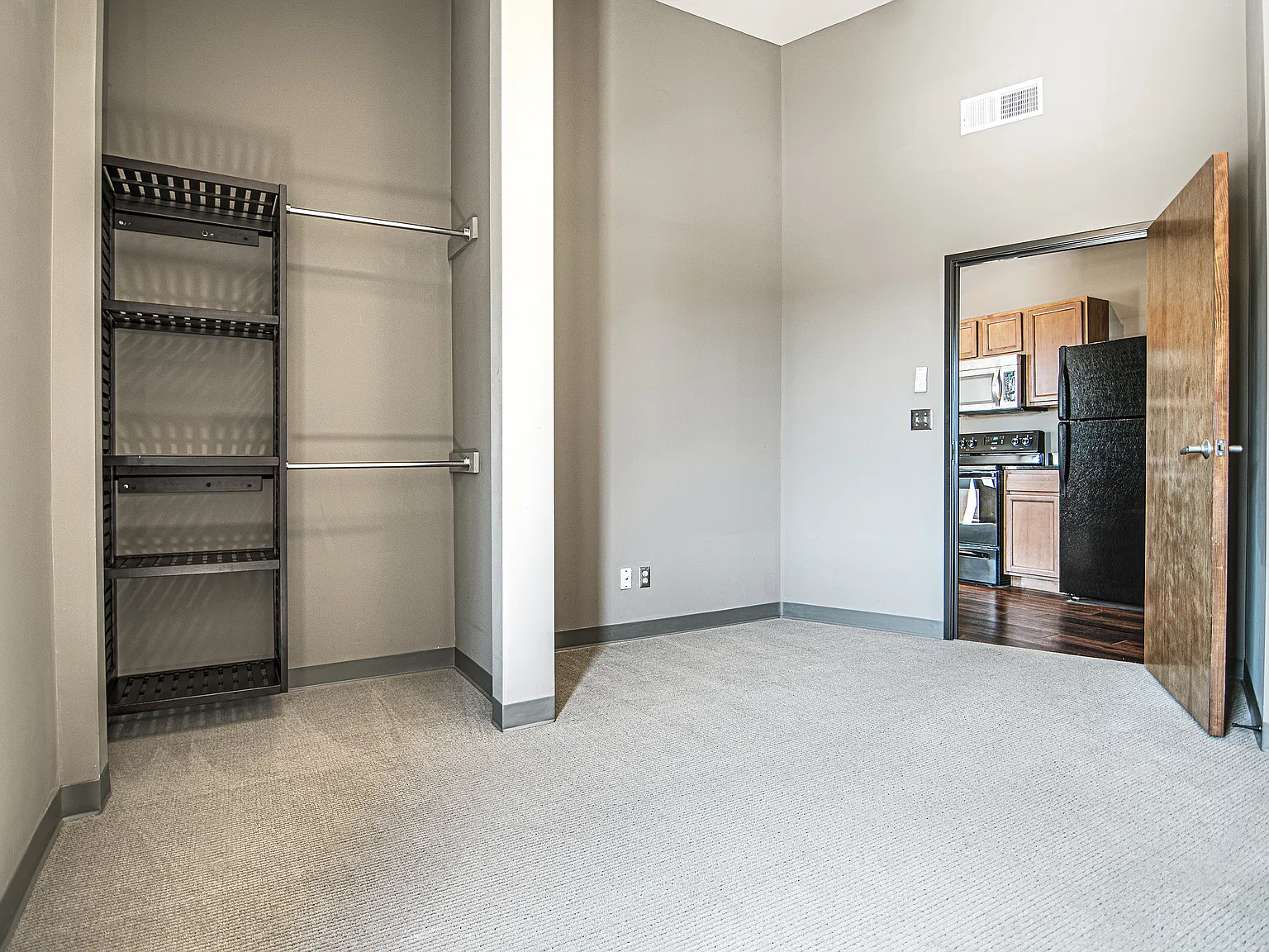 2 bed, 755 sqft, $1,600 — Photo 2