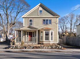 117 Elm St, Amesbury, MA