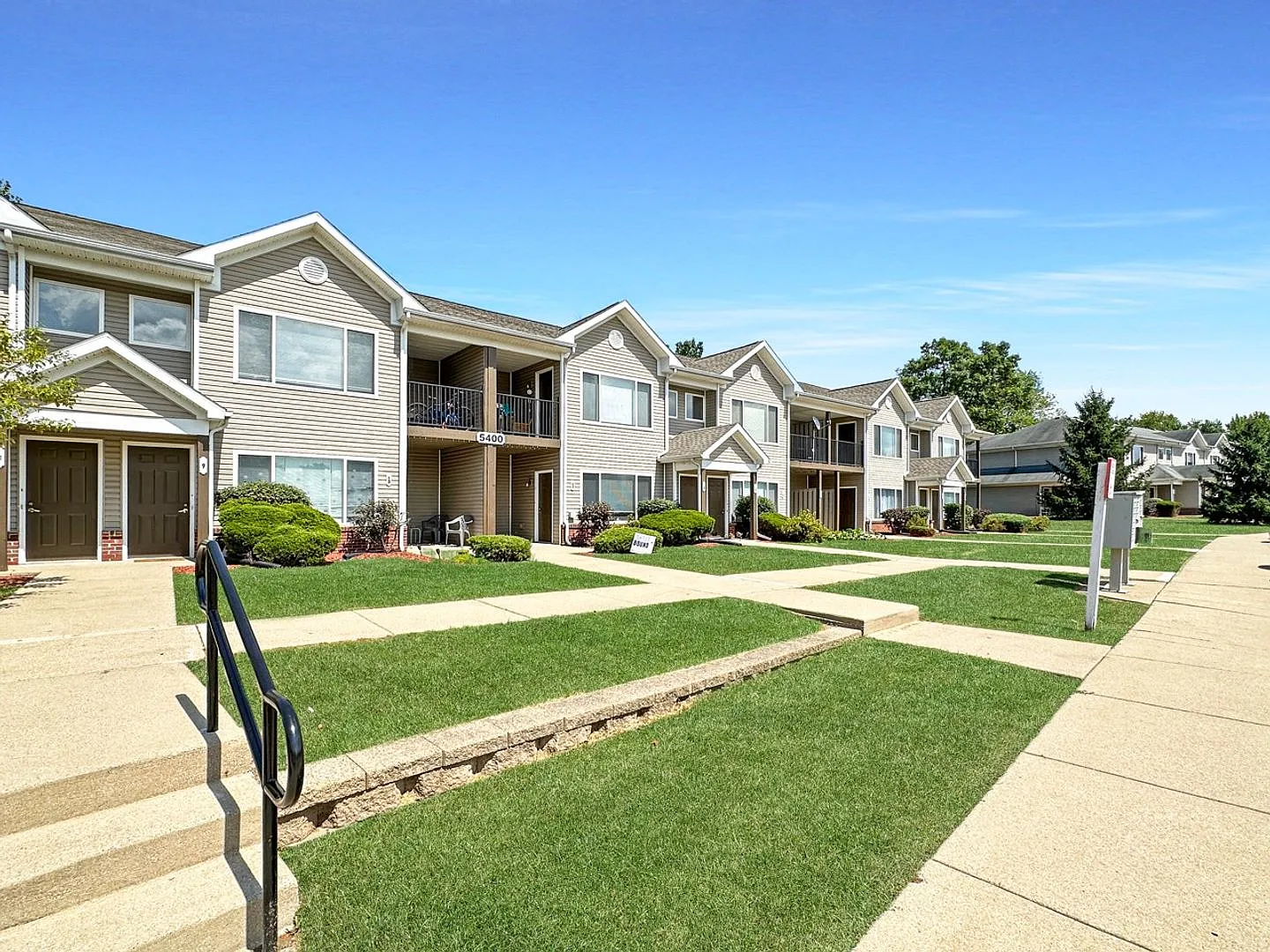 Battle Creek 3 Bedroom / 2 Bath Apartment Available Now! — Photo 2