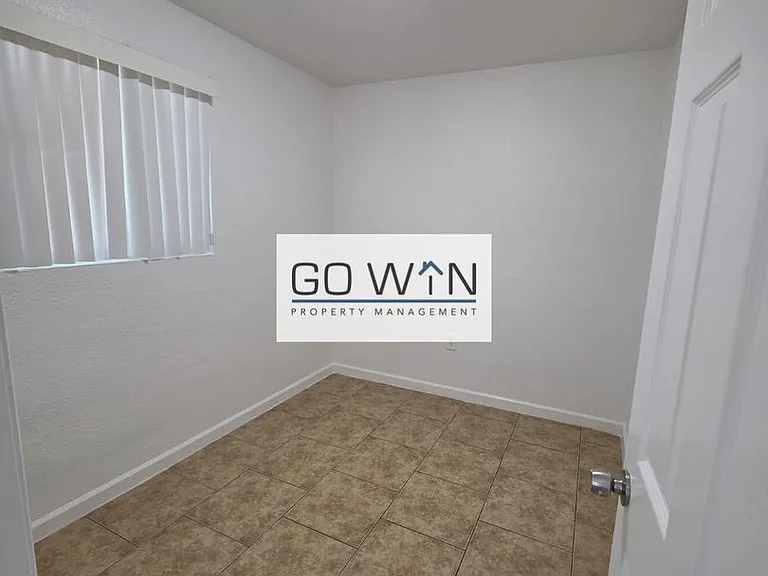 2146 E Taylor St — Photo 7
