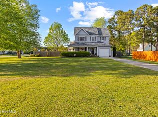 106 Hunt Dr, Hubert, NC 28539