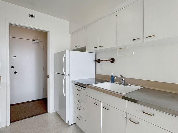 3rd image of 675 25th Ave APT 301