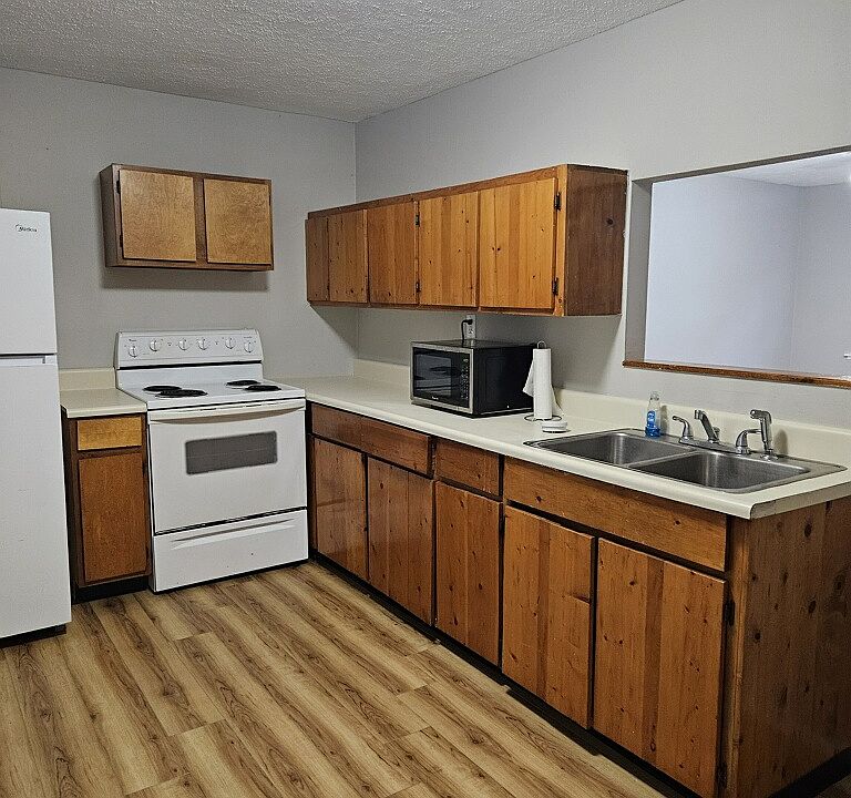 1st image of 3800B Bond Dr