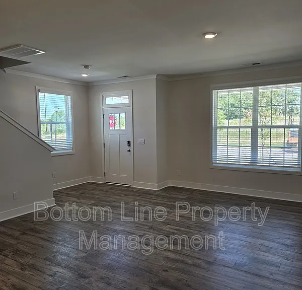 1010 Whistling Pl — Photo 5