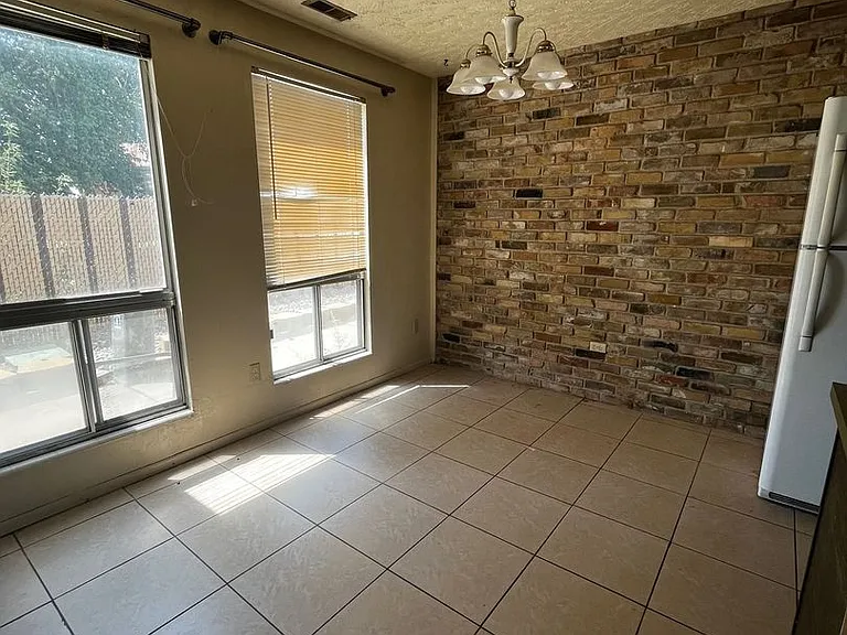 1165 Edgewood Dr — Photo 24