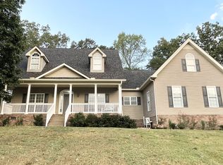 545 Red Fox Dr, Burns, TN 37029