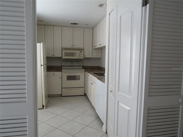 3010 Ringwood Mdw #6 — Photo 5