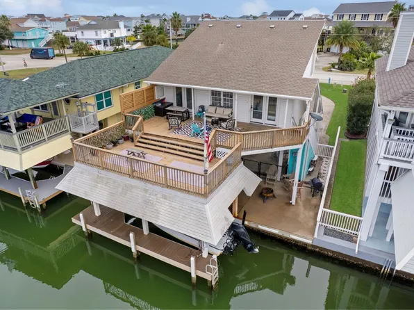 1114 Tiki Dr, Tiki Island, TX 77554