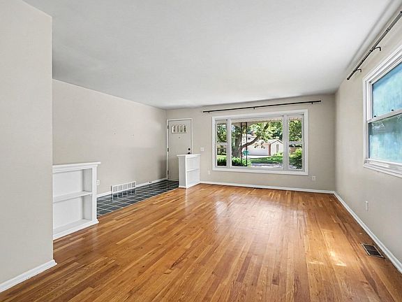 4th image of 6320 Hampton St