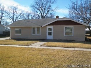 116 S Pilot St, Oneida, IL 61467