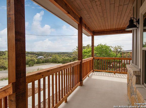 2nd image of 206 Magnolia Mdw