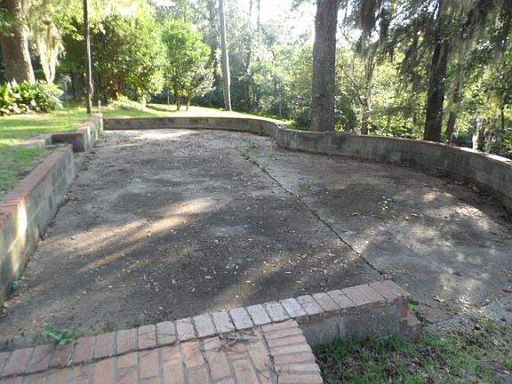 3rd image of 170 Creekside Dr