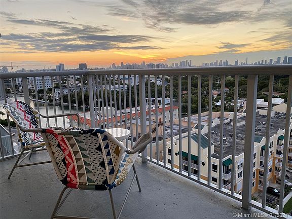 4th image of 2655 Collins Ave APT 1601