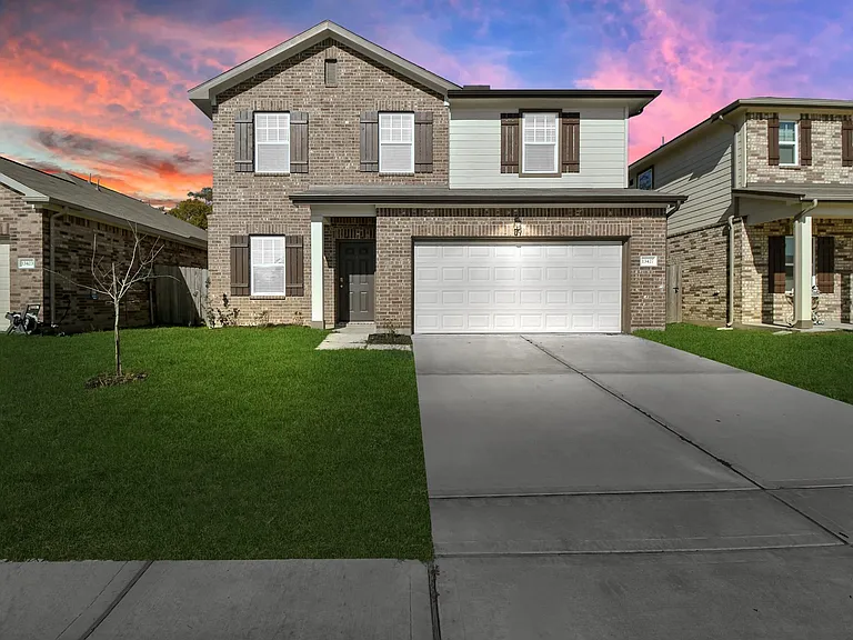 7802 Hightree Dr — Photo 2