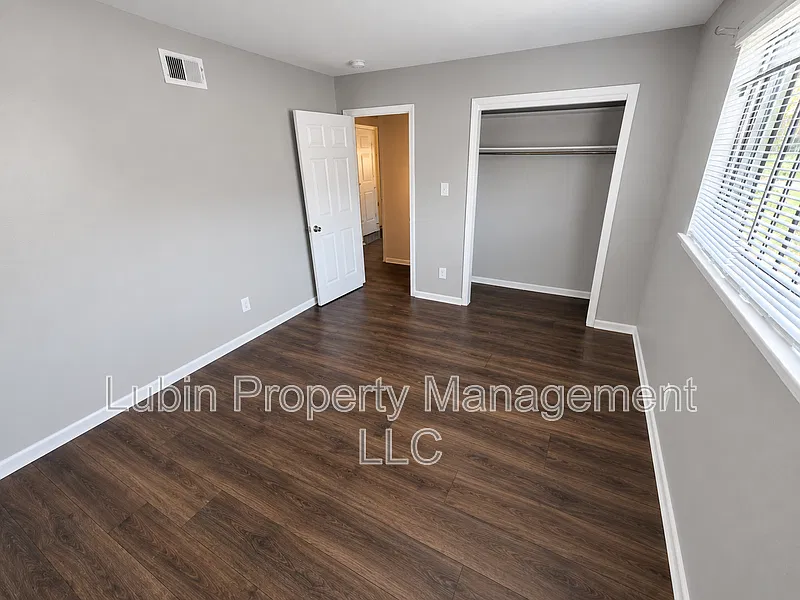 2 bed, 1.0 bath, $895 — Photo 4