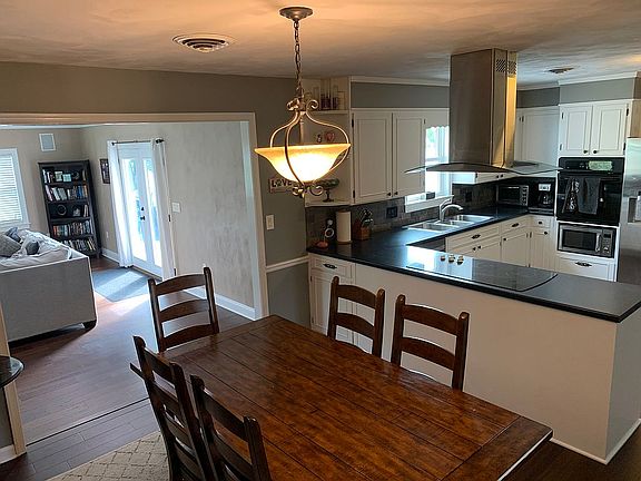 4th image of 416 Richardson Dr