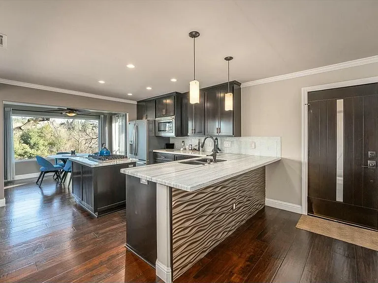 155 Village Dr — Photo 5