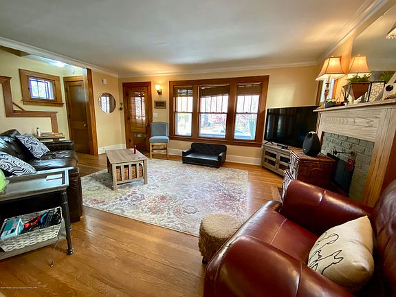 4th image of 221 Leslie St