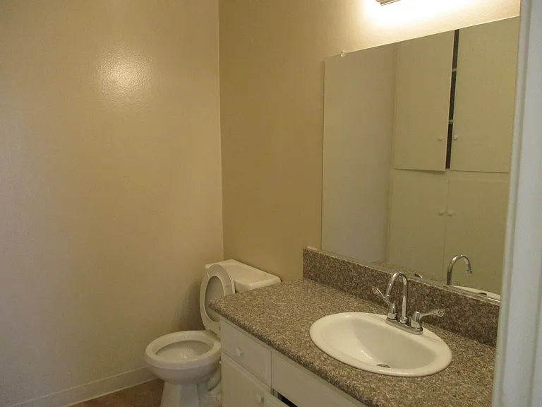 Regency West Apartments — Photo 21