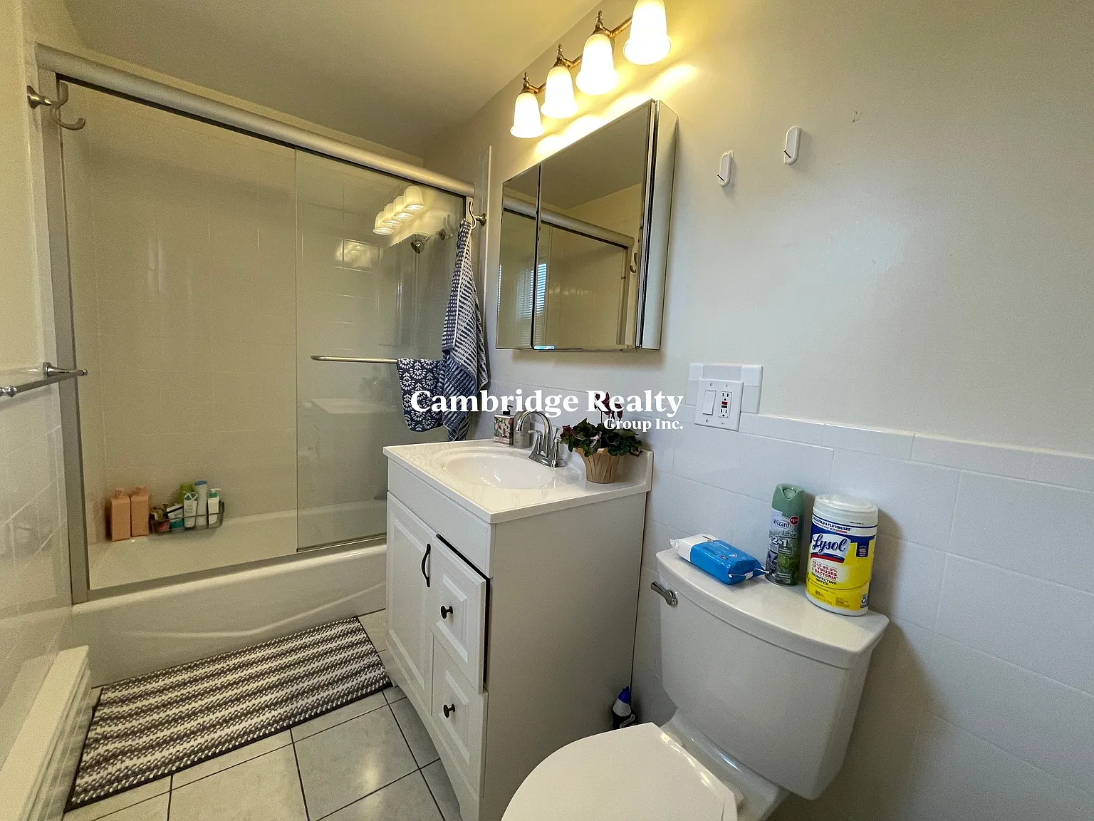 4 bed, 2.0 bath, 1800 sqft, $4,800 — Photo 2