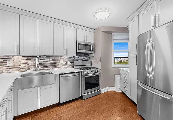 5th image of 5900 Arlington Ave APT 8R