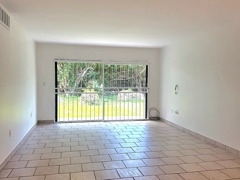 8881B Fontainebleau Blvd — Photo 3