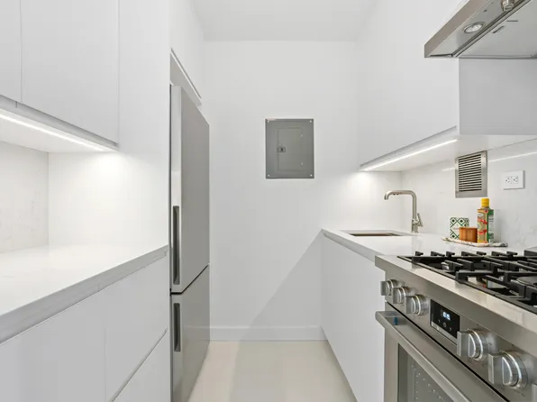 45 West 67th Street image 3 of 6