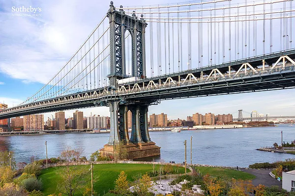Sold by Sotheby's International Realty | media 11
