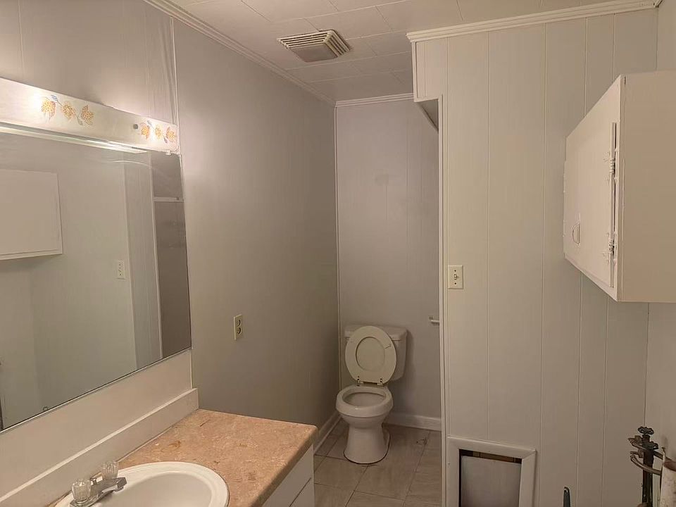 1st image of 3207 Kingsbury St