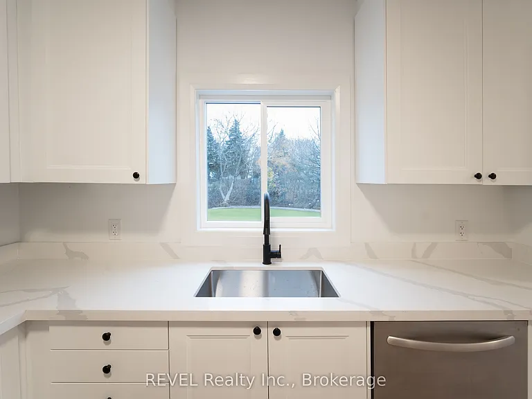 718 Ontario Rd #UPPER — Photo 5