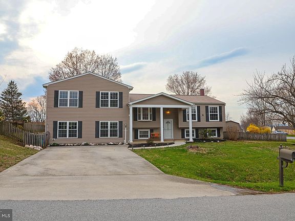 3rd image of 7114 Emerald Ct