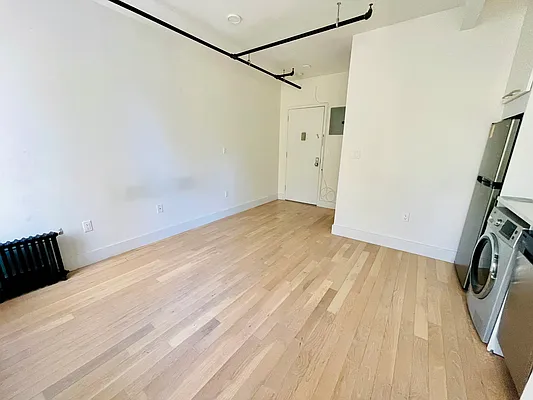 Rented by Zjama Realty Corp | media 10