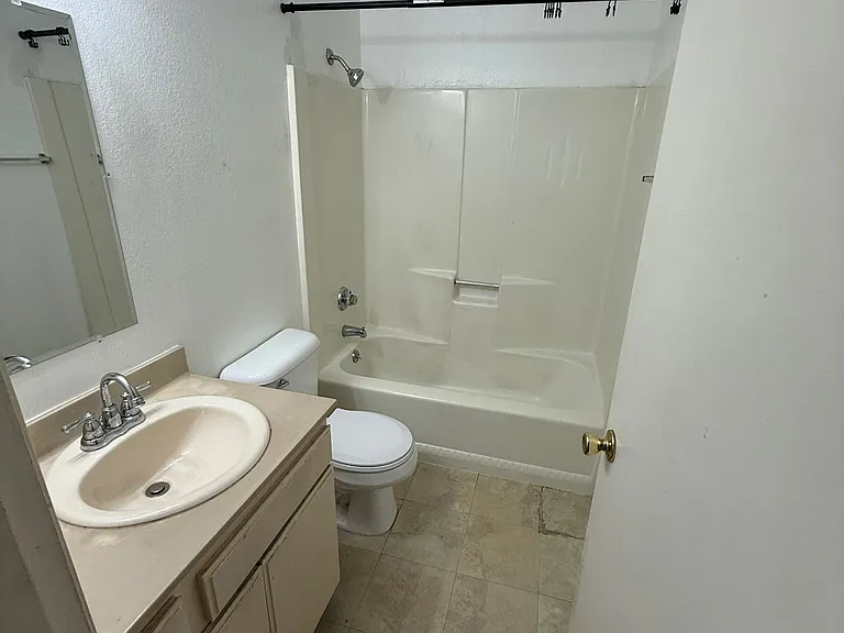 926 N M Pl — Photo 5