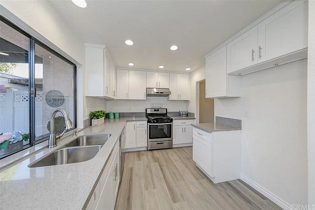 731 Archwood Ave — Photo 1