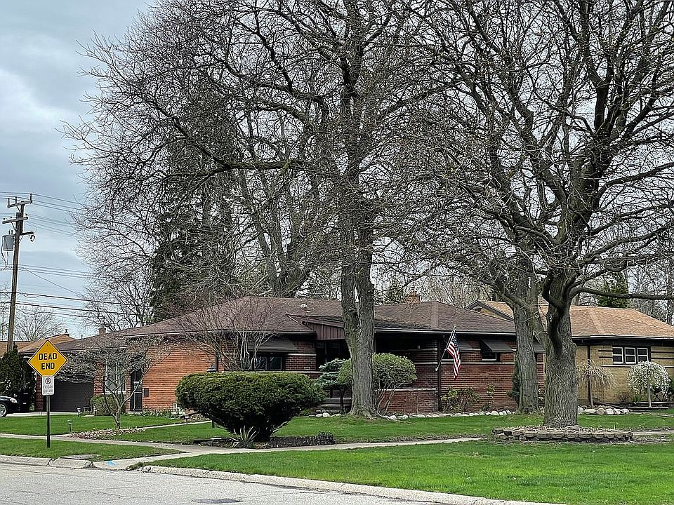 1st image of 18650 Pinecrest Dr