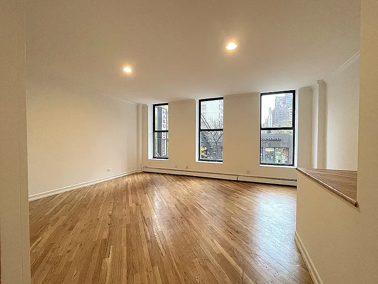 1047 2nd Ave #1D — Photo 3